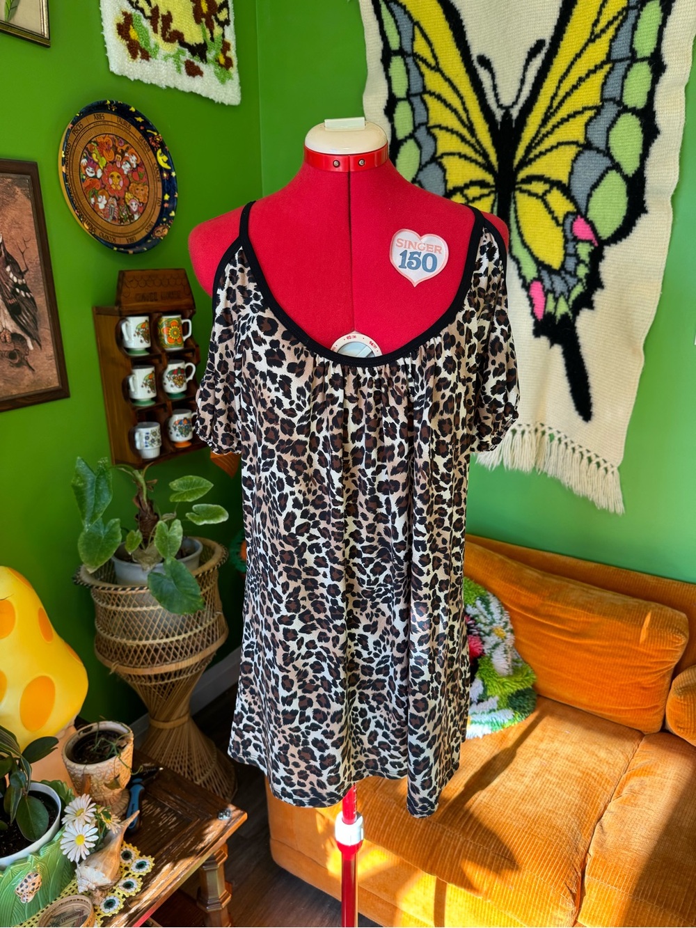 Leopard Print Short Sleeve Scoop Neck Top - Brown/Black